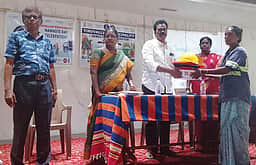 திருவள்ளூா்: தூய்மைப் பணியாளா்கள் 145 பேருக்கு பாதுகாப்பு உபகரணங்கள்