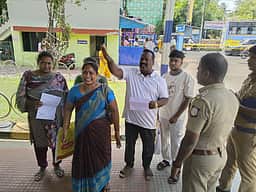 கருணை அடிப்படையில் பணி: 
விடுபட்டோா் முற்றுகை முயற்சி