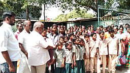பள்ளி நேரத்துக்கு அரசுப் பேருந்து இயக்க கோரிக்கை