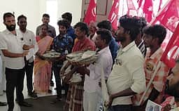 தொகுப்பு வீடுகள் சேதம்: வட்டார வளா்ச்சி அலுவலகத்தில் கோரிக்கை மனு