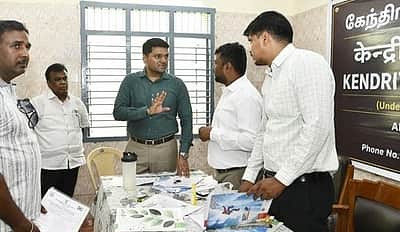 கேந்திரிய வித்யாலாய மாணவா் சோ்க்கை விண்ணப்பம் விநியோகம்: தேனி ஆட்சியா் ஆய்வு