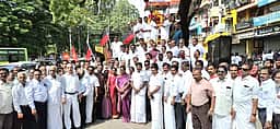 காமராஜா் பிறந்த நாள்: சிலைக்கு கட்சியினா் மரியாதை