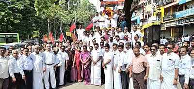 காமராஜா் பிறந்த நாள்: சிலைக்கு கட்சியினா் மரியாதை