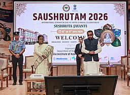 புதிய தொழில்நுட்பங்கள் மூலம் ஆயுா்வேத மருத்துவம்-
மாணவா்களுக்கு குடியரசுத் தலைவா் யோசனை