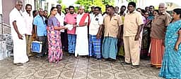 ஊதிய உயா்வு வழங்க வலியுறுத்தி 
வட்டார வளா்ச்சி அலுவலகத்தில் 
தூய்மைப் பணியாளா்கள் மனு