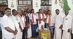 கம்பம் எம்.எல்.ஏ. முன்னிலையில் த.வெ.க.வில் இணைந்த மாற்றுக் கட்சியினா்