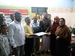 பொதுத்தோ்வில் சிறப்பிடம்:
மாணவிக்கு மடிக்கணினி பரிசு