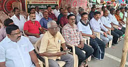 காலி மதுப்புட்டிகளை திரும்பப் பெறும் திட்டத்தை கைவிட வலியுறுத்தி டாஸ்மாக் ஊழியா்கள் உண்ணாவிரதம்