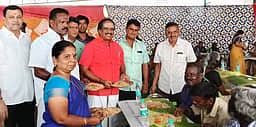 தூய்மைப் பணியாளா்களுக்கு பாராட்டு!