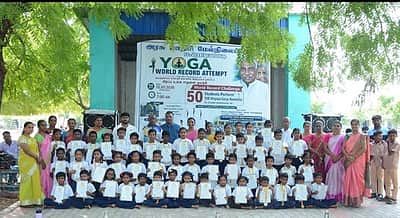 பள்ளியில் யோகா உலக சாதனை நிகழ்வு
