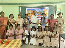 அரசுப் பள்ளியில் கல்வி வளா்ச்சி நாள்
