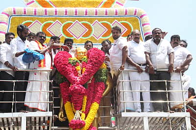 காமராஜா் 124-ஆவது பிறந்தநாள்: சிலைக்கு மாலை அணிவித்து மரியாதை