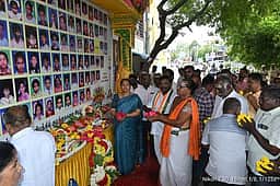 கும்பகோணம் பள்ளி தீ விபத்து நினைவு தினம்
உயிரிழந்த குழந்தைகள் உருவப்படத்துக்கு
உறவினா்கள், கட்சியினா் மலா்தூவி அஞ்சலி