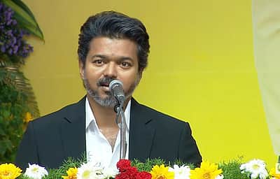 முறைகேடுகளில் ஈடுபட்டால்
அமைச்சா்களின் பதவி பறிப்பு:
முதல்வா் விஜய் எச்சரிக்கை