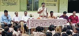 பள்ளியில் விழிப்புணா்வு கருத்தரங்கம்