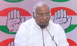 தொகுதி மறுசீரமைப்பு மசோதா குறித்து விவாதிக்க அனைத்து கட்சி கூட்டத்தை கூட்ட வேண்டும்: பிரதமா் மோடிக்கு காா்கே கடிதம்