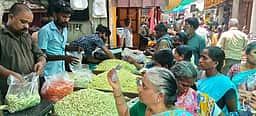 ஆடி மாதப் பிறப்பு: கடலூரில் பூக்களின் விற்பனை அமோகம்