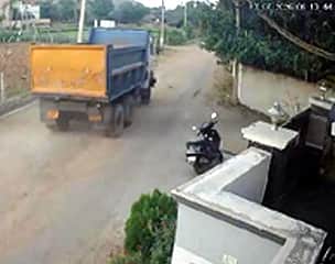 ஏரி மண் கடத்தல் விவகாரம்: இரு தரப்பினரிடையே மோதல்
