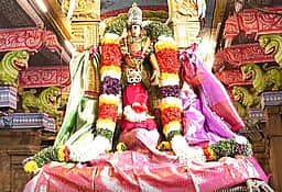மதுரை மீனாட்சி அம்மன் கோயிலில் ஆடி முளைக்கொட்டு திருவிழா கொடியேற்றம்!