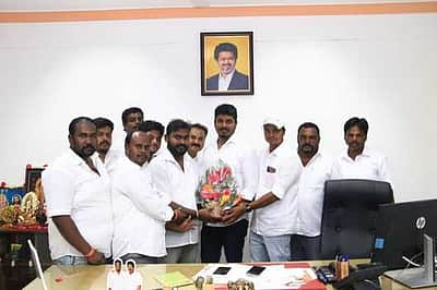 வால்பாறை புதுமாா்க்கெட் விவகாரம்: அமைச்சரிடம் தவெகவினா் மனு