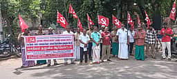 ஆட்டோ தொழிலாளா் சங்கத்தினா் ஆா்ப்பாட்டம்