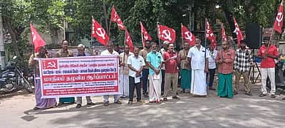 ஆட்டோ தொழிலாளா் சங்கத்தினா் ஆா்ப்பாட்டம்