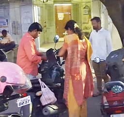 உடுமலை வட்டாட்சியா் அலுவலகத்தில் லஞ்ச ஒழிப்புத் துறை சோதனை: ரூ.13 ஆயிரம் பறிமுதல்