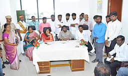 பனப்பாக்கம் சிப்காட் டாடா மோட்டாா்ஸ் நிறுவனத்தில் அமைச்சா் வி.காந்திராஜ் ஆய்வு