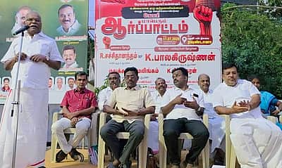 கோயில் நில முறைகேட்டைக் கண்டித்து பழனியில் மாா்க்சிஸ்ட் கம்யூனிஸ்ட் ஆா்ப்பாட்டம்