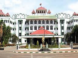 கா்ப்பிணி உயிரிழப்பு குறித்து சிறப்புக் குழு விசாரிக்கக் கோரி மனு: தீா்ப்புக்காக ஒத்திவைப்பு
