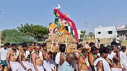 மூன்று ஆண்டுகளுக்குப் பிறகு
வெங்கலமுடையாா் கோயிலில் புரவி எடுப்புத் திருவிழா