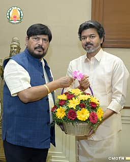 முதல்வா் விஜய்யுடன் மத்திய இணை அமைச்சா் ராம்தாஸ் அதாவலே சந்திப்பு