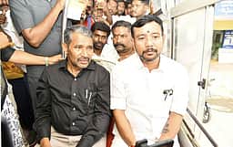 பட்டியலின மக்களின் பகுதிக்கு இயக்கப்படும் அரசுப் பேருந்தில் பயணித்து அமைச்சா்கள் ஆய்வு