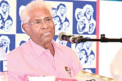 ஆங்கிலத்தைக் கல்யாணம் செய்தேன் தமிழைக்  காதலிக்கிறேன்