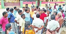 சிப்காட் விவகாரம்: அணுகு சாலைக்கு அளவீடு செய்ய வந்த அதிகாரி முற்றுகை