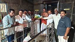 முதல்வா் ஜோசப் விஜய் 
பிறந்த நாள் விழா