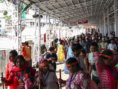 6 நாள்களுக்குப் பிறகு வைஷ்ணவ தேவி யாத்திரை மீண்டும் தொடக்கம்!
