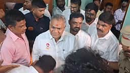 தமிழக அமைச்சா் என். ஆனந்துக்கு
தவெகவினா் பிறந்த நாள் வாழ்த்து