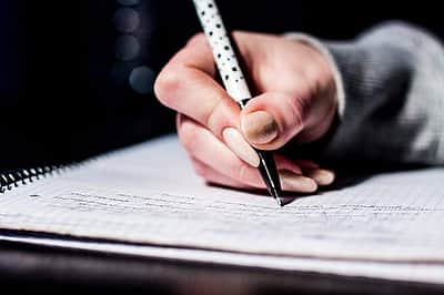 ஆசிரியா் கல்வியியல் பல்கலை.யில் பருவத் தோ்வு வினாத்தாள் குழப்பம்:
தமிழக அரசு தீவிர நடவடிக்கை