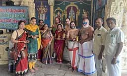 சோளிங்கா் லட்சுமி நரசிம்மா் கோயிலுக்கு வெள்ளிக் கிரீடங்கள்
