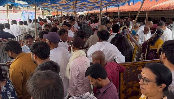 திருவண்ணாமலை அருணாசலேஸ்வரா் கோயிலில் ஞாயிற்றுக்கிழமை சுவாமி தரிசனம் குவிந்த பக்தா்கள்.