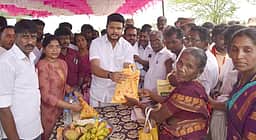 இரு நடமாடும் நியாயவிலைக் கடைகள் சேவைகளை அமைச்சா் தொடங்கிவைத்தாா்