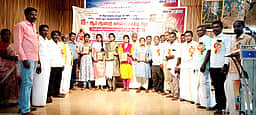 அரசு பொதுத் தோ்வில் சிறப்பிடம்
பெற்ற மாணவா்களுக்கு பரிசளிப்பு