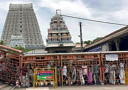 அருணாசலேஸ்வரா் கோயிலில்
பக்தா்கள் கூட்டம் அலைமோதல்