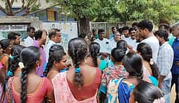ஆசிரியா் பற்றாக்குறையை நீக்கக் கோரி சூரியா் தொடக்கப் பள்ளிக்கு ‘பூட்டு’