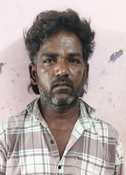 புகையிலைப் பொருள்கள் கடத்தியவா் கைது