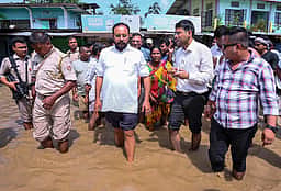 அஸ்ஸாம் வெள்ளத்துக்கு ஒருவா் உயிரிழப்பு, 1.70 லட்சம் போ் பாதிப்பு: தேயிலைத் தோட்டங்கள் நீரில் மூழ்கின