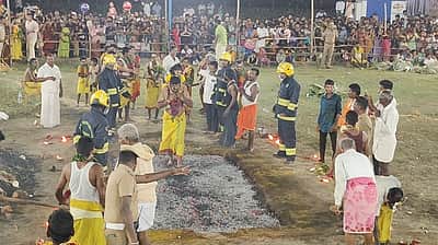 வெக்காளியம்மன் கோயிலில் தீமிதித் திரு விழா