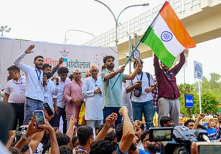 தேசியக் கொடி அசைப்பது குற்றமல்ல என்பதைக் காட்டுங்கள்! - சிஜேபி அறிவுறுத்தல்! 