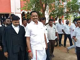 ரூ.100 கோடி நில மோசடி வழக்கு முன்னாள் அமைச்சா் உள்பட இருவருக்கு குற்றப்பத்திரிகை நகல்